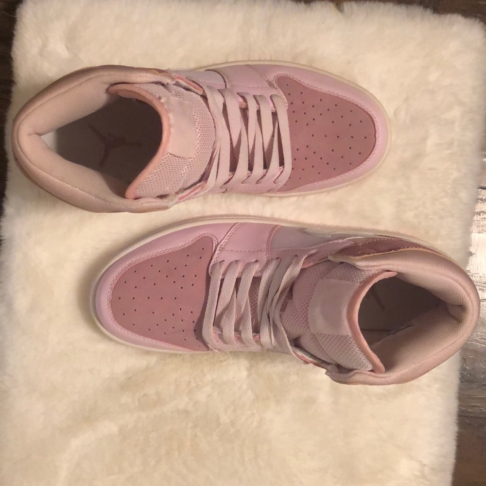 Pink and white air Jordan’s.                   Size US 7 EU 40